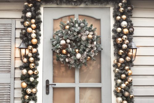 House christmas decorations in gold and silver colors. !hristmas wreath on the door